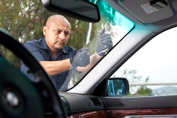 is-it-safe-to-drive-with-cracked-windshield